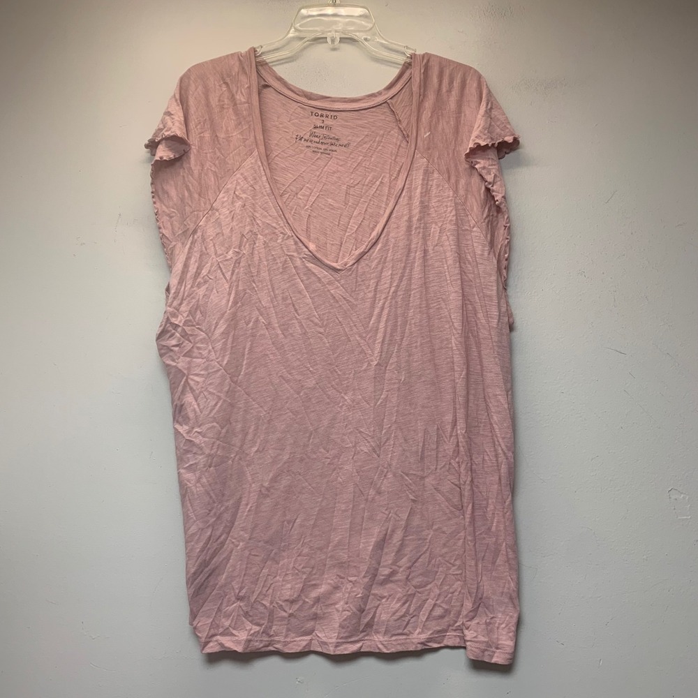 Torrid T-Shirt Womens 3 3X Pink Excellent Slim Fit V-Neck Lettuce Edge Cap